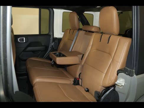 Used 2022 Jeep Wrangler Unlimited Sahara w/ Dual Top Group AWD/4WD image 27