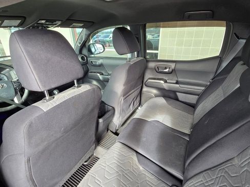 Used 2020 Toyota Tacoma TRD Off-Road image 25