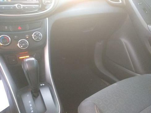 Used 2018 Chevrolet Trax LS image 17
