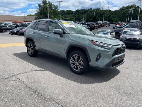 Used 2023 Toyota RAV4 XLE Premium AWD/4WD image 6