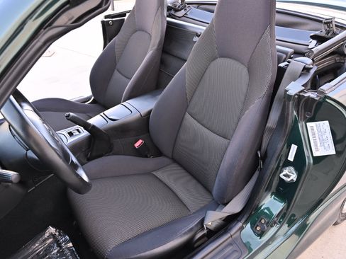 Used 2002 MAZDA MX-5 Miata RWD image 22