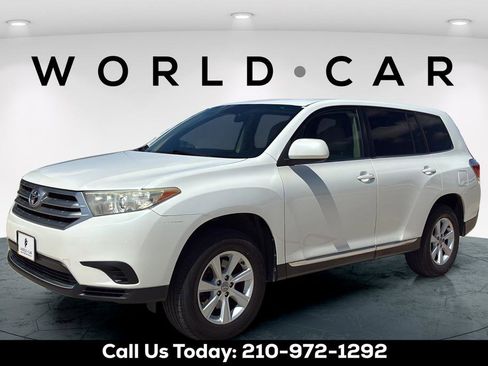 Used 2012 Toyota Highlander FWD w/ Tow Pkg image 11