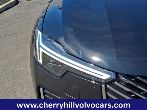 Certified 2025 Volvo XC90 B6 Core image 10