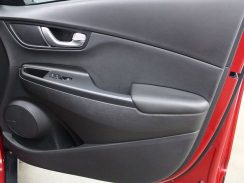 Used 2022 Hyundai Kona Limited FWD image 25