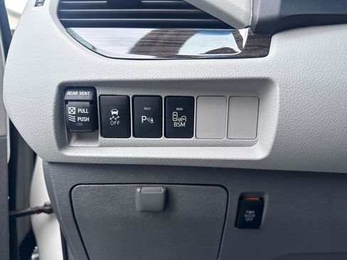 Used 2015 Toyota Sienna XLE w/ XLE Navigation Package FWD image 15