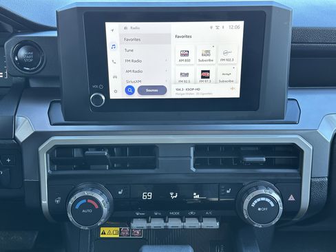 Used 2025 Toyota Tacoma SR5 image 31