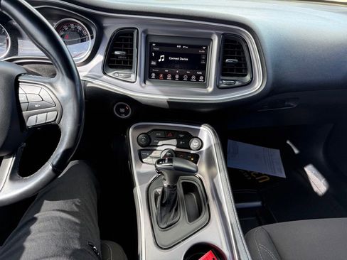 Used 2019 Dodge Challenger SXT RWD image 9