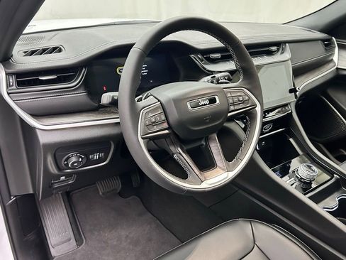 New 2026 Jeep Grand Cherokee Limited w/ Limited Altitude Package AWD/4WD image 11