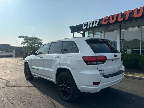 Used 2018 Jeep Grand Cherokee Altitude AWD/4WD image 6