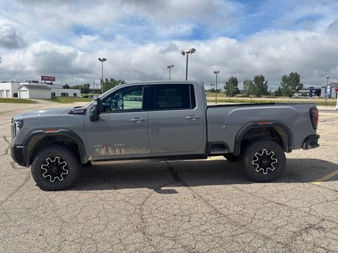 Used 2024 GMC Sierra 2500 AT4X AWD/4WD image 4