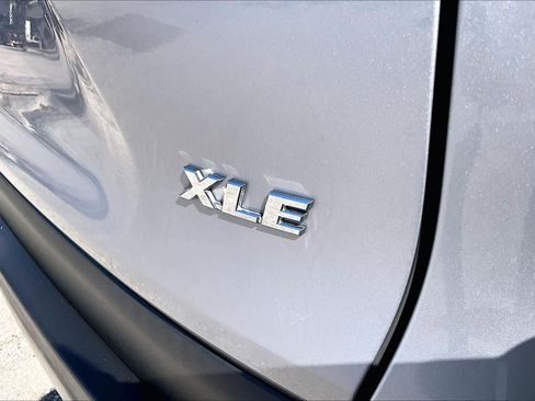 Used 2019 Toyota RAV4 XLE image 10