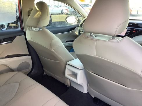 Used 2020 Toyota Camry LE image 17