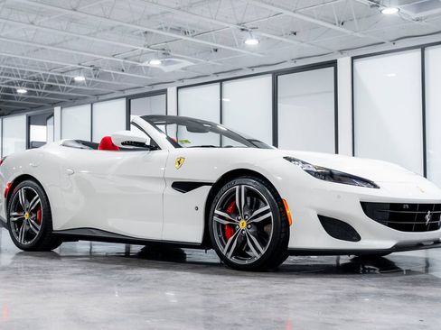 Used 2020 Ferrari Portofino RWD image 5
