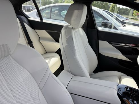 Used 2026 BMW 550e xDrive w/ Premium Package AWD/4WD image 35