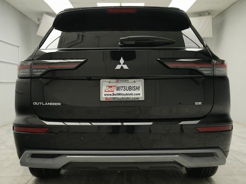 New 2025 Mitsubishi Outlander SE image 6