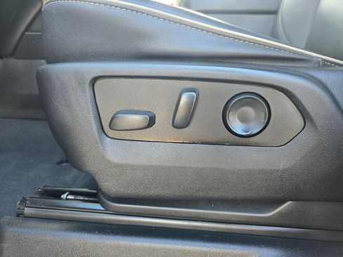 Used 2023 Chevrolet Suburban Premier image 23