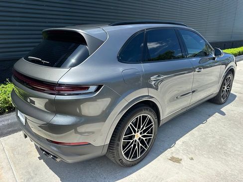 Certified 2024 Porsche Cayenne AWD/4WD image 10
