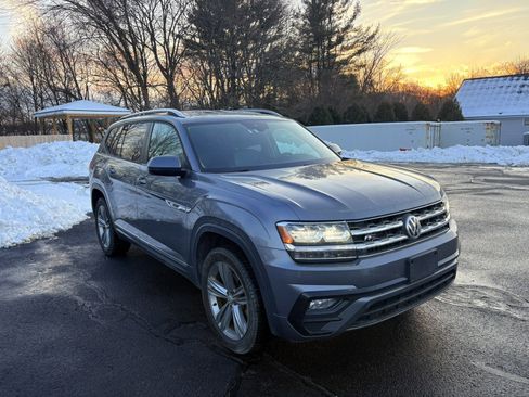 Used 2018 Volkswagen Atlas SE w/ R-Line Package image 3