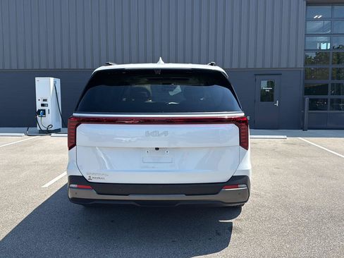 Used 2025 Kia Carnival SX Prestige FWD image 4