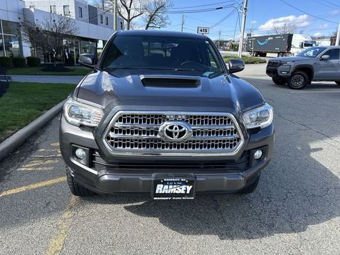 Used 2016 Toyota Tacoma TRD Sport image 3