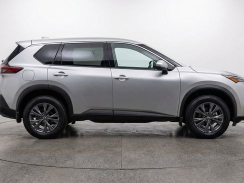 Used 2025 Nissan Rogue SV image 11