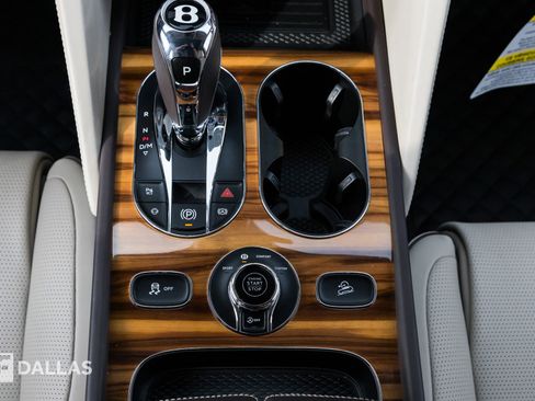 Used 2024 Bentley Bentayga Azure image 29