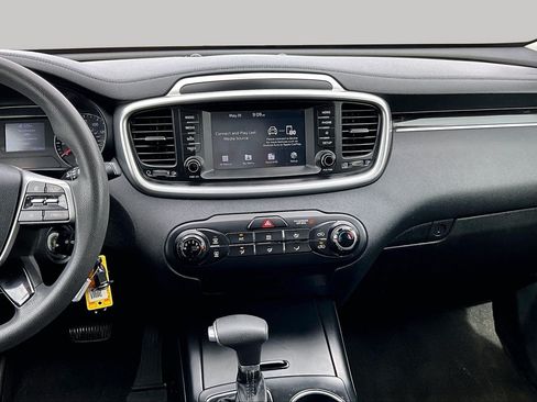 Used 2019 Kia Sorento FWD image 6