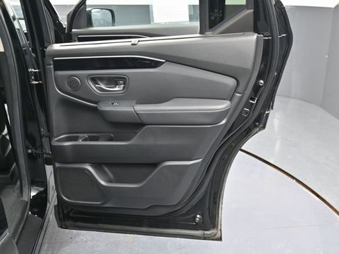 Used 2025 Honda Pilot EX-L image 39