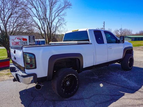 Used 2007 Chevrolet Silverado 2500 LT w/ Suspension Package, Off-Road image 3