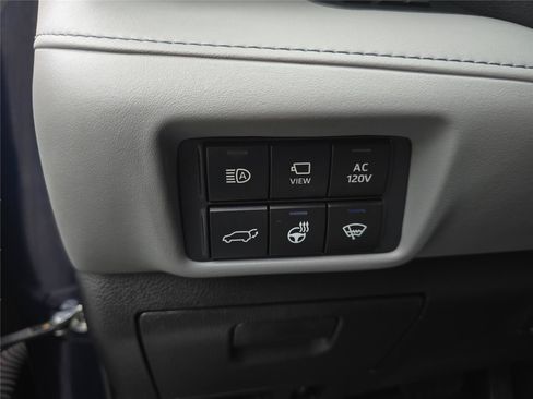 Used 2021 Toyota Highlander Platinum AWD/4WD image 25