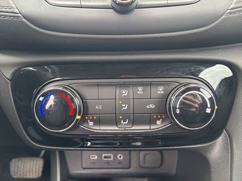 Used 2022 Buick Encore GX Preferred w/ Cold Weather Comfort Package image 31