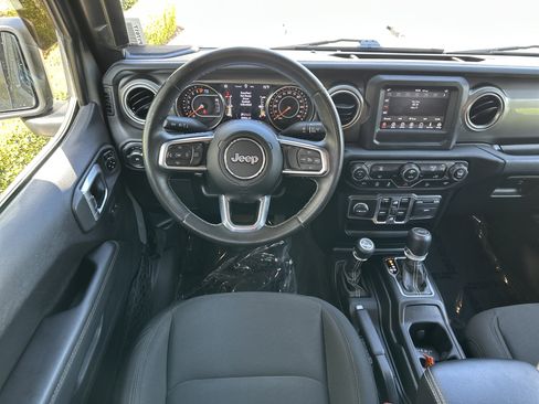 Used 2020 Jeep Wrangler Unlimited Sahara AWD/4WD image 18