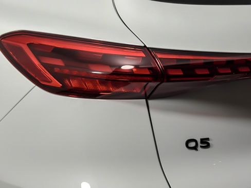 Used 2025 Audi Q5 Premium w/ Convenience Package AWD/4WD image 27