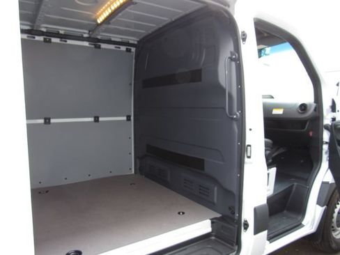 Used 2025 Mercedes-Benz Sprinter 2500 image 18