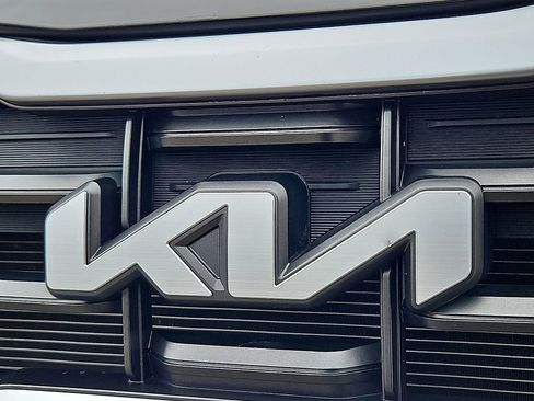 Certified 2024 Kia Telluride S image 29