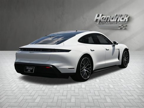 Used 2022 Porsche Taycan RWD image 10
