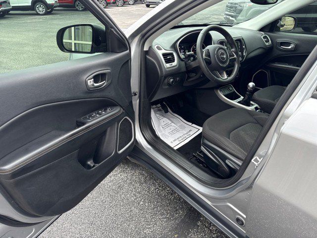 Used 2018 Jeep Compass Sport FWD image 13
