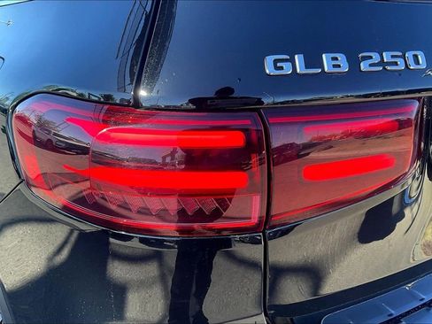 Used 2024 Mercedes-Benz GLB 250 image 28