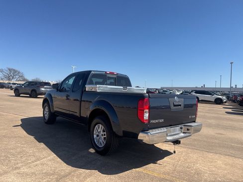 Used 2016 Nissan Frontier SV image 18