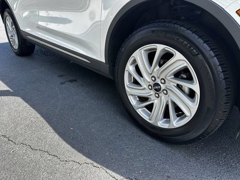 Certified 2024 Lincoln Corsair AWD image 11