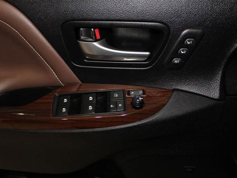 Used 2017 Toyota Sienna Limited Premium image 33