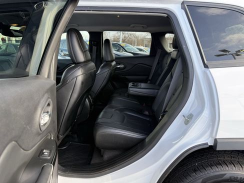 Used 2023 Jeep Cherokee Altitude Lux image 16