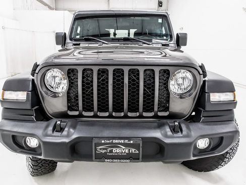 Used 2022 Jeep Gladiator Sport AWD/4WD image 10