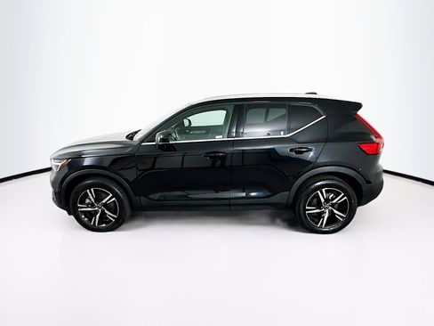 Used 2025 Volvo XC40 B5 Core image 4