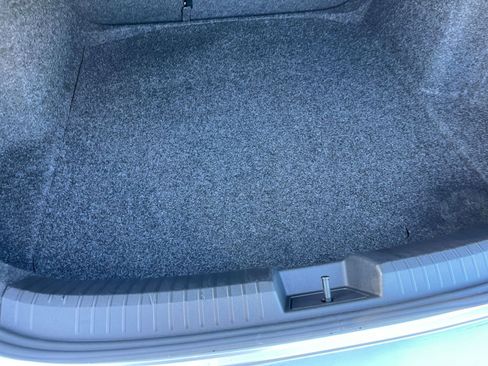 Used 2025 Volkswagen Jetta SE image 33