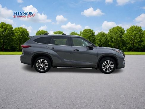 Used 2021 Toyota Highlander XLE image 8