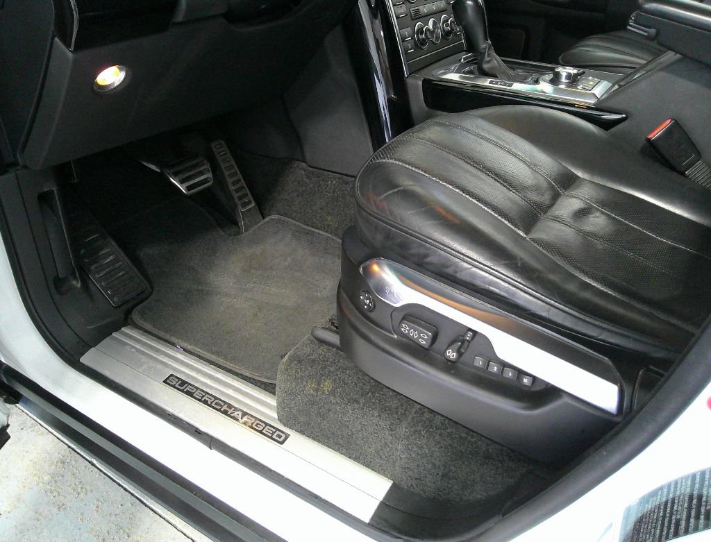 Used 2012 Land Rover Range Rover Supercharged AWD/4WD image 16