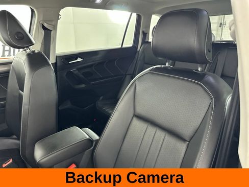 Used 2024 Volkswagen Tiguan SE w/ Panoramic Sunroof Package AWD/4WD image 11