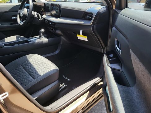 New 2026 Nissan Kicks SV w/ SV Premium Package FWD image 10