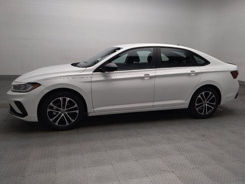 Used 2025 Volkswagen Jetta Sport FWD image 2